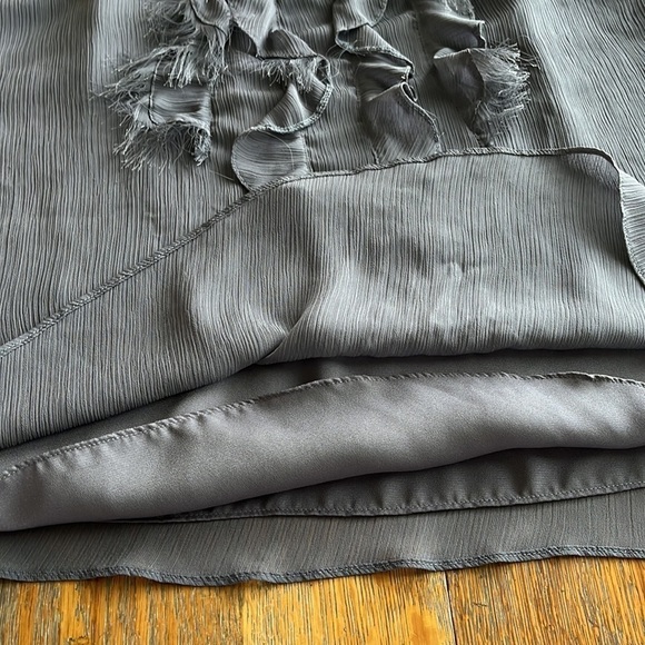 Old Navy sheer straps tank top size large gray raw hem ruffle in the front - Picture 9 of 12